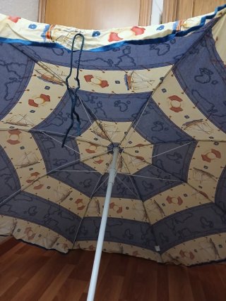 Sombrilla de playa grande con diseño náutico