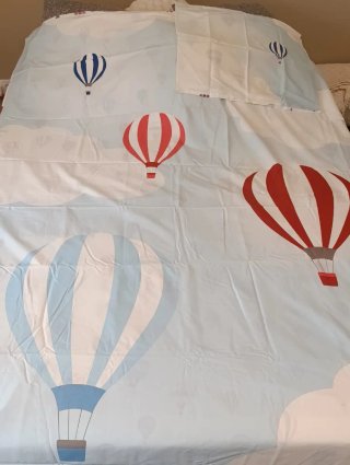 Lámparaglobos,edredón a juego y alfombra ikea