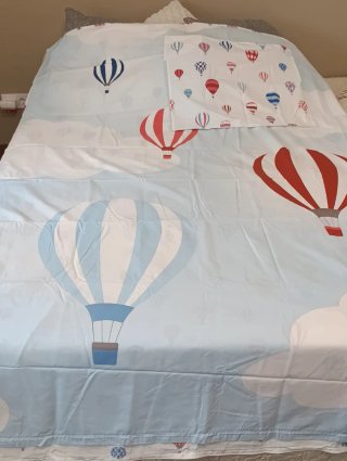 Lámparaglobos,edredón a juego y alfombra ikea