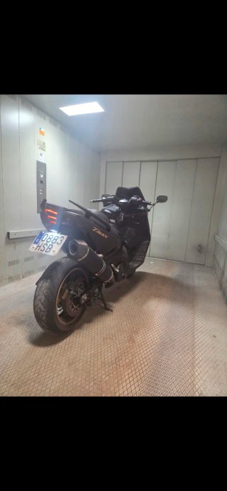 Yamaha Tmax 530 Black Max Edición