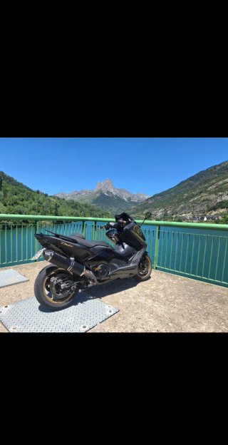 Yamaha Tmax 530 Black Max Edición