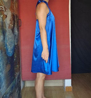 Vestido azul satinado halter