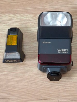 Yashica 230-AF + 3 objetivos AF + flash