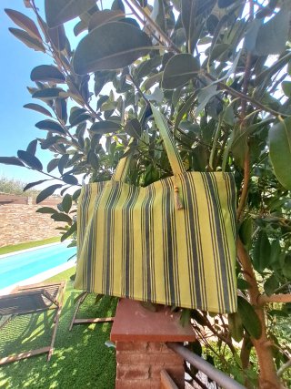 Bolsa de playa y neceser rayas