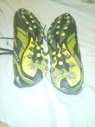 Botas de fútbol césped negras y verdes