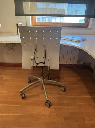 Mesa de oficina en ángulo blanca