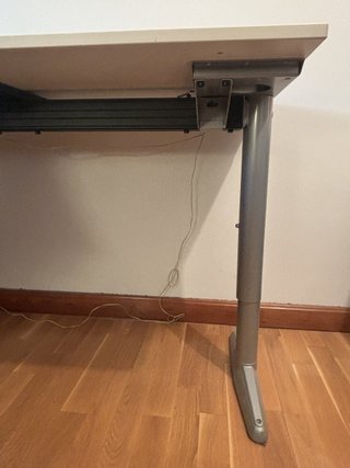 Mesa de oficina en ángulo blanca