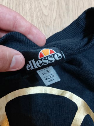 Sudadera Ellesse negra logo dorado