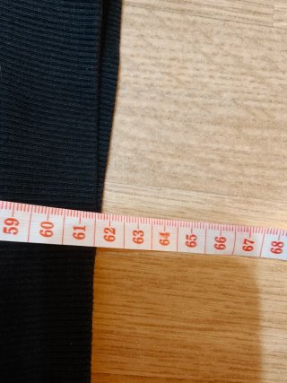 Sudadera Ellesse negra logo dorado