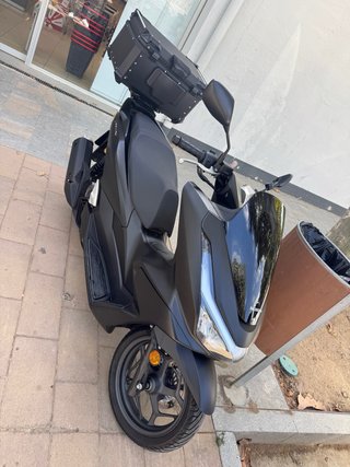 Honda PCX 125 2025 Negra - 16.000 km