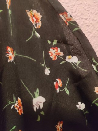 Vestido de flores , con tirantes