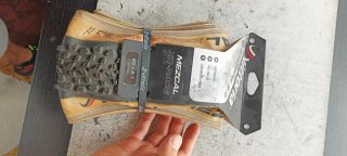 Vários pares de pneus roda 29