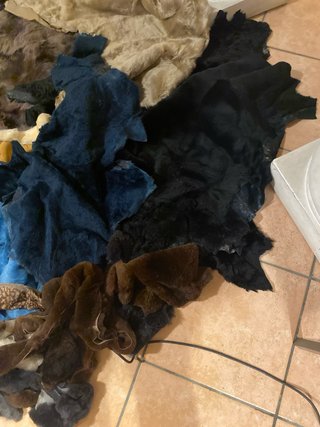 Pezzi di pelliccia e ritagli vari