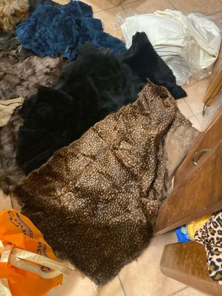 Pezzi di pelliccia e ritagli vari