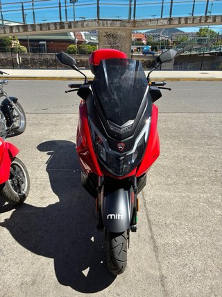 Scooter Mitt GTS 330 Negra/Roja