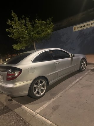 Mercedes-Benz Clase C 2005