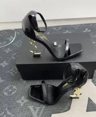 Saint Laurent Zapatos Tacón Negro y Dorado