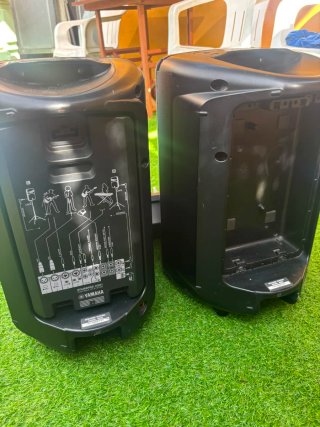 Altavoces Yamaha Negros