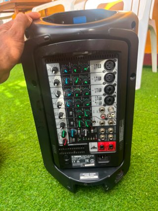 Altavoces Yamaha Negros