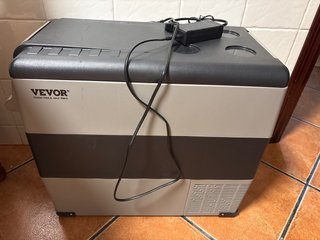 Nevera VEVOR 55L, sin usar y con la caja y todo