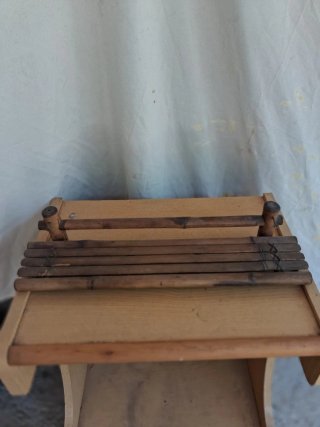 Estantería de caña y mimbre