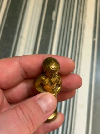 Minifigura vintage de bronce del Manneken Pis