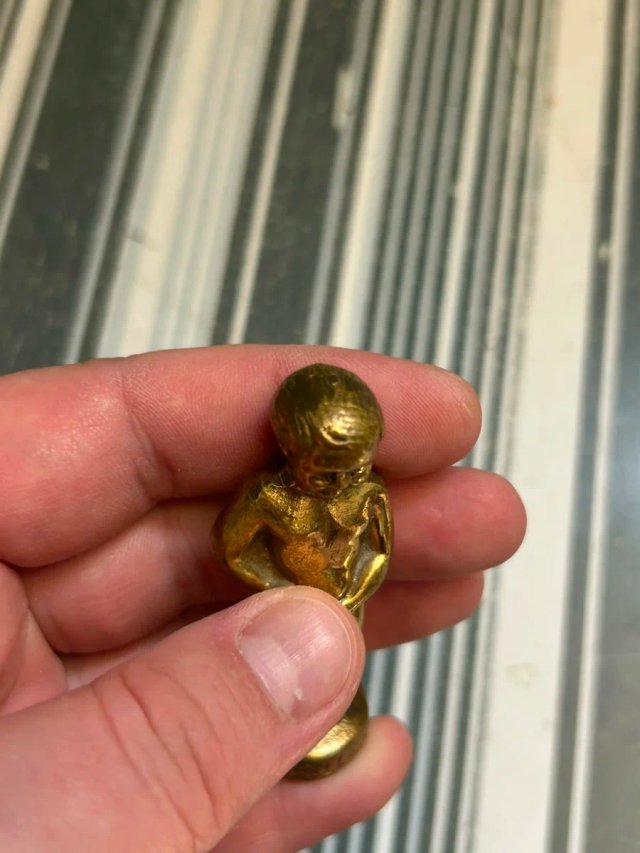 Minifigura vintage de bronce del Manneken Pis