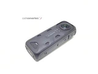 camara ultracompacta insta360 x4