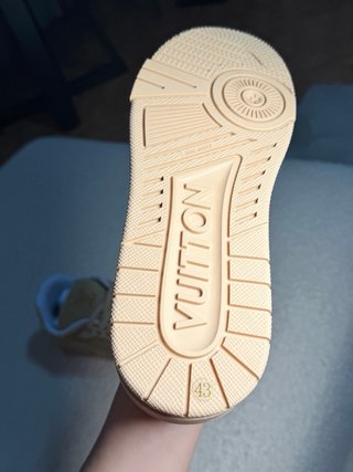 Zapatillas Louis Vuitton Beige y Doradas