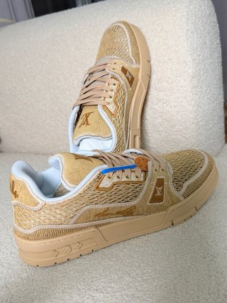Zapatillas Louis Vuitton Beige y Doradas