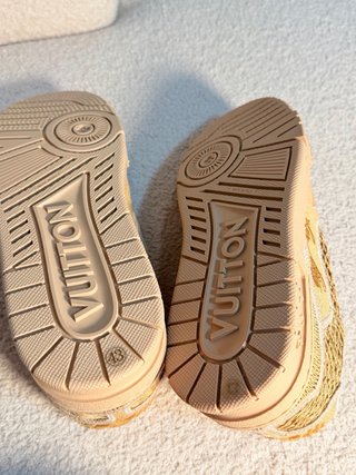 Zapatillas Louis Vuitton Beige y Doradas