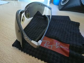 Occhiali da sole Ray-Ban RB8305