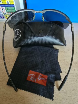 Occhiali da sole Ray-Ban RB8305