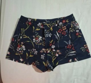 Pantalones cortos florales azul marino
