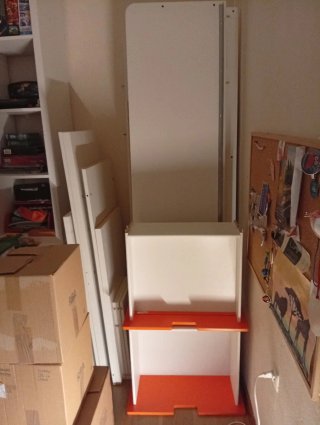 Cama alta con escritorio y cajonera
