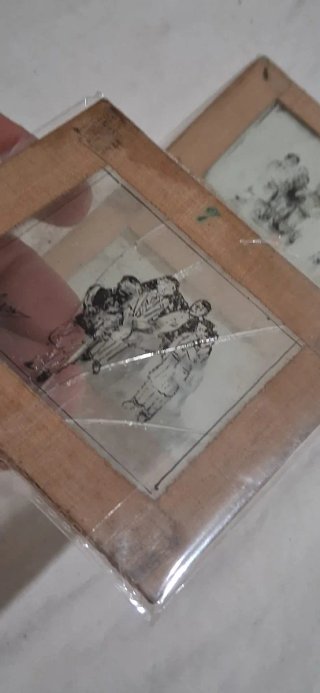 Antiguas pinturas firmadas en cristal