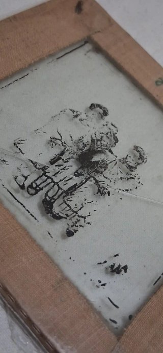 Antiguas pinturas firmadas en cristal