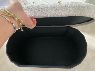 Baúl tapizado ovalado beige