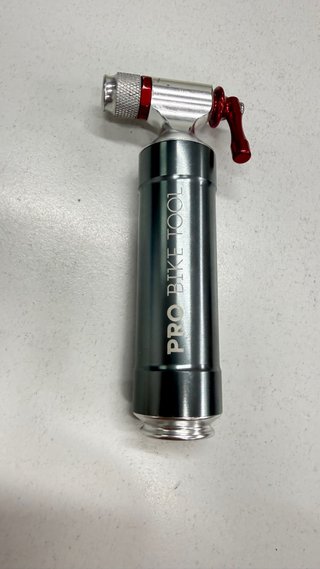 Inflador CO₂ PRO BIKE TOOL con almacenamiento de c