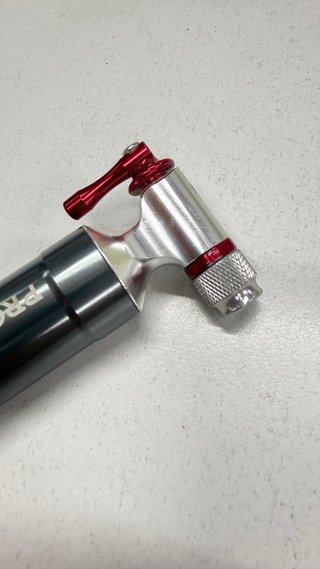 Inflador CO₂ PRO BIKE TOOL con almacenamiento de c