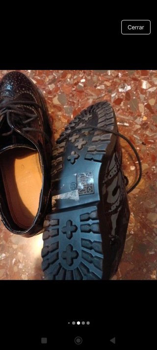 Zapatos negros de charol
