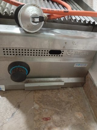 Parrilla Gas con Piedras Volcánicas
