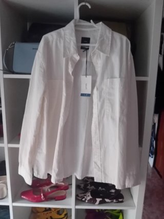 Camisa beige claro y obsequio 2 prendas