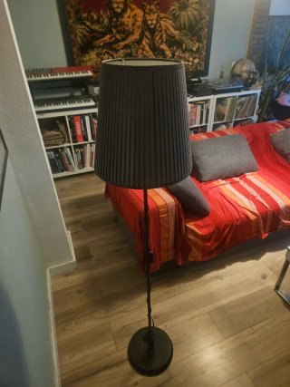 Lámpara de pie negra Ikea