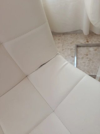Juego de 4 sillas blancas y plata