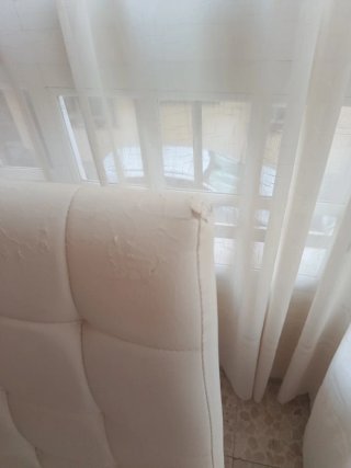 Juego de 4 sillas blancas y plata