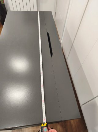 Escritorio moderno gris con cajones