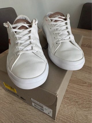 Zapatillas Lacoste de mujer.