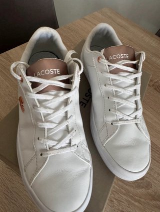 Zapatillas Lacoste de mujer.