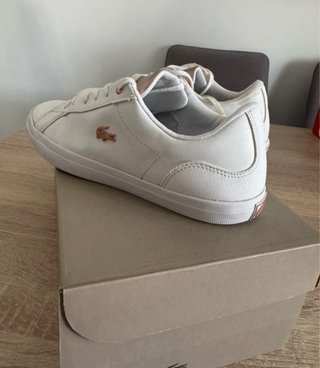 Zapatillas Lacoste de mujer.